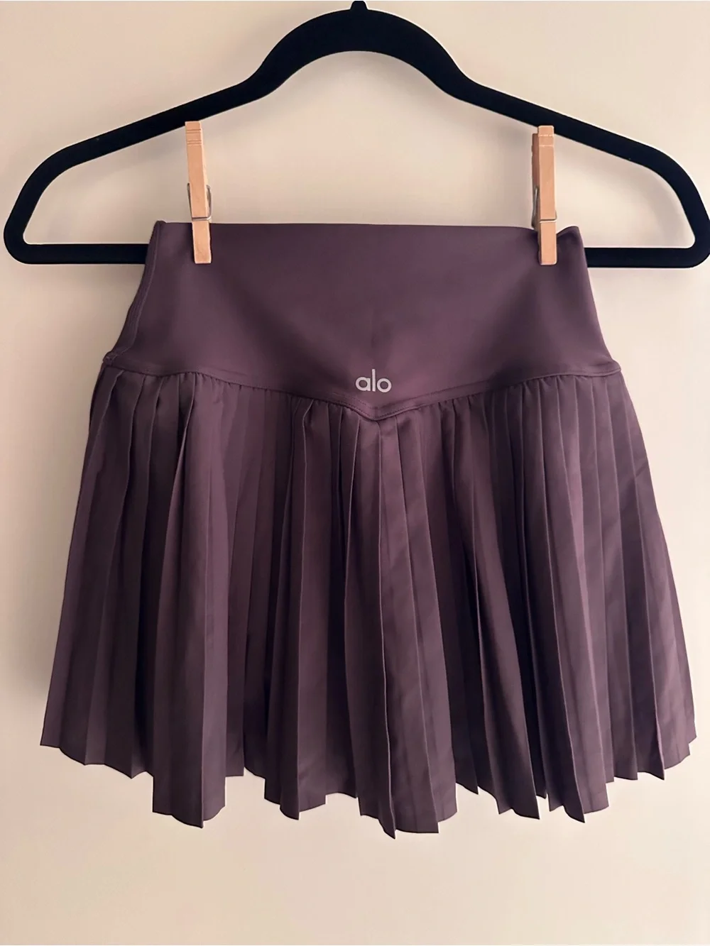 ALO Grand slam tennis skirt in Raisin NWOT